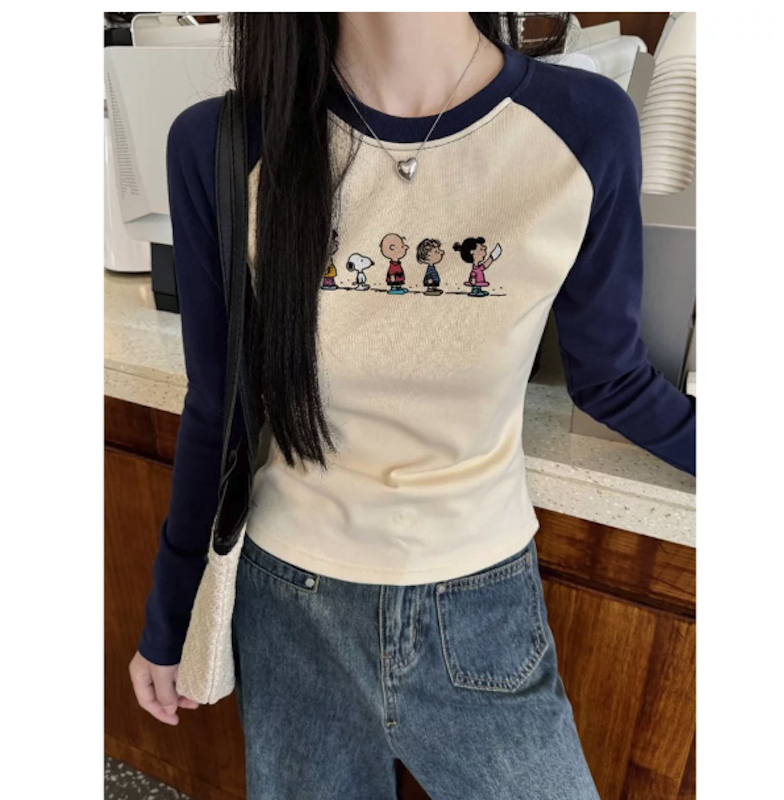 The Monseur Gallery Crop Top Slimfit Snoopy Family Raglan T-shirt 3
