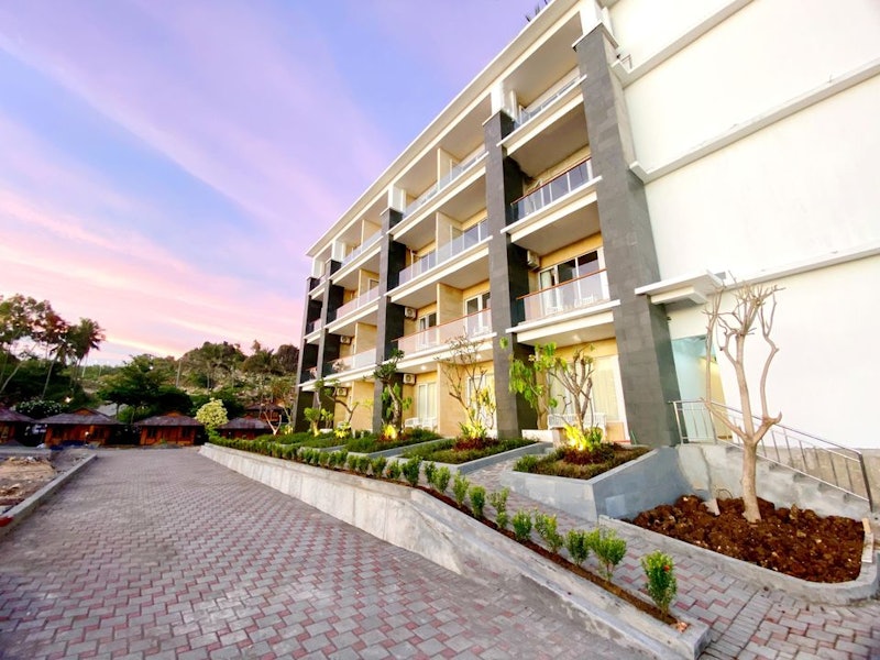 Queen Of The South Resort 1