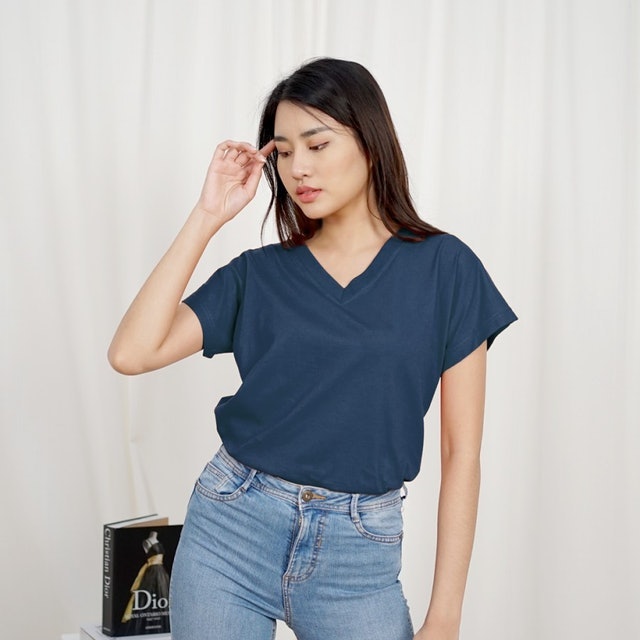 10 Rekomendasi Kaos Polos Biru untuk Wanita Terbaik  4