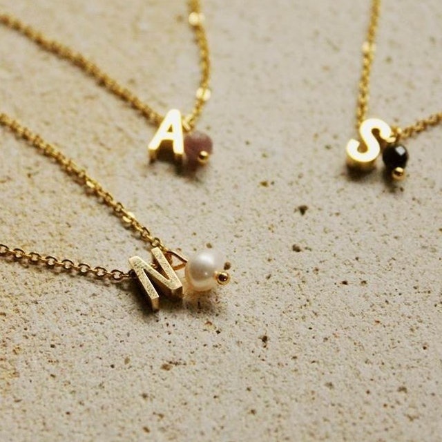 Nats Living Kalung Inisial dan Mutiara