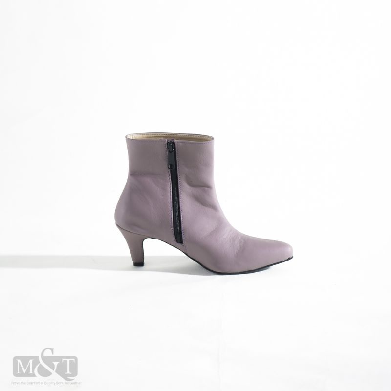M&T Sepatu Boots High Heels