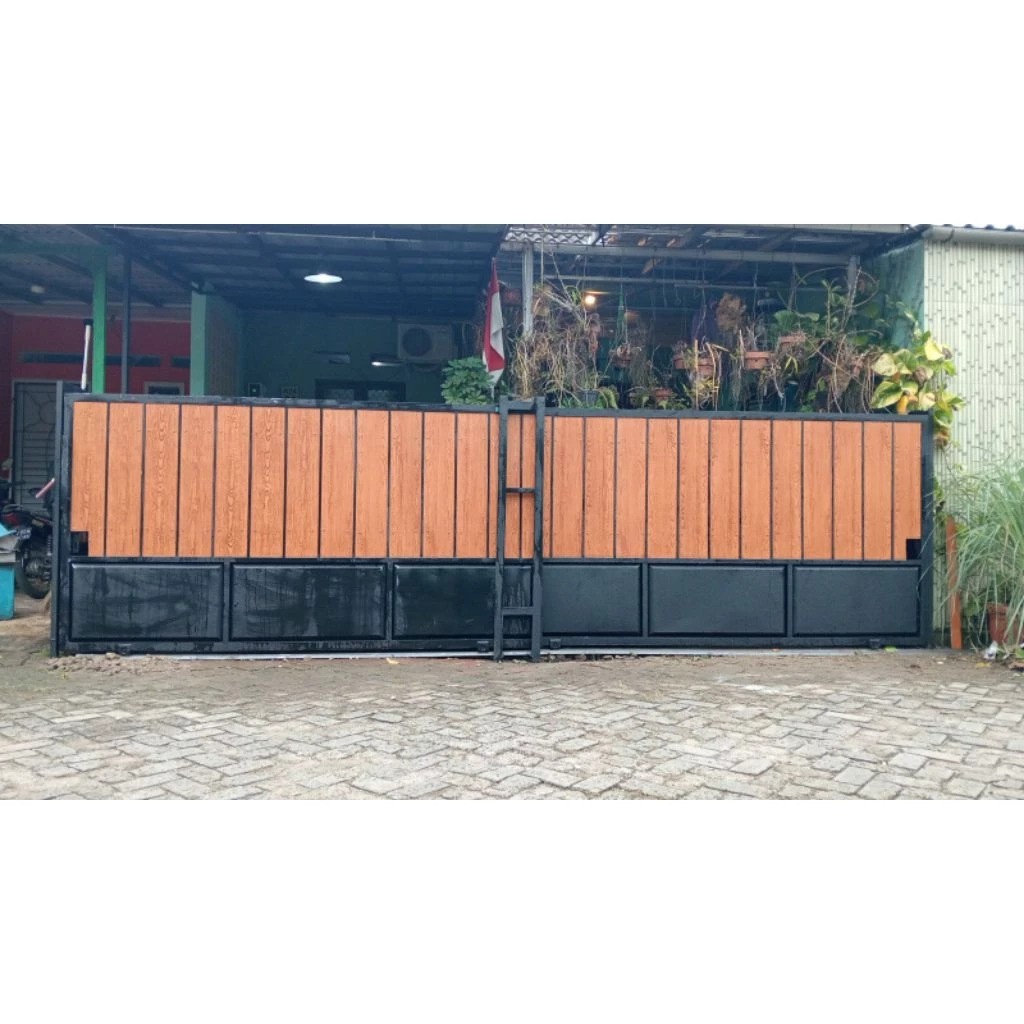 UD Super Las Vegas Pintu Garasi Minimalis 2