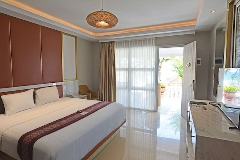 Queen of the South Resort 5
