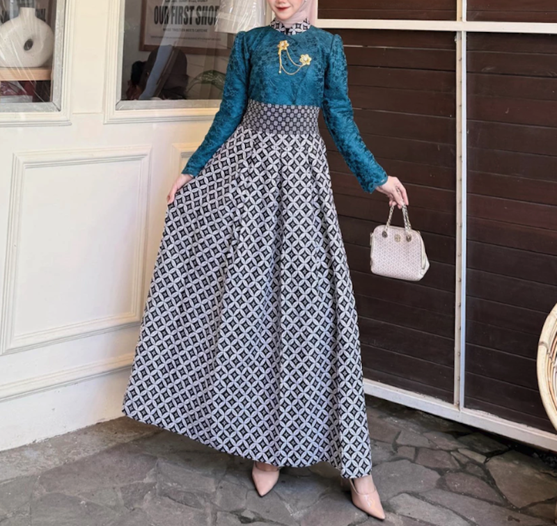 Queen Bee Fashion Dress Kebaya Janggan Brokat Kombinasi Batik 4