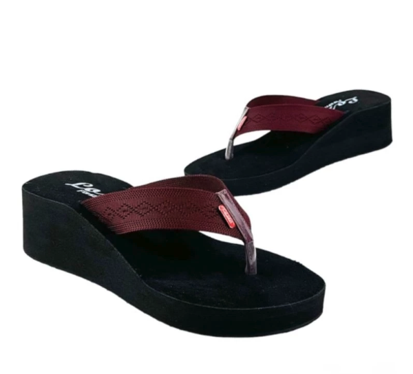 10 Rekomendasi Sandal Wedges Wanita Terbaik (Terbaru Tahun 2026) 3