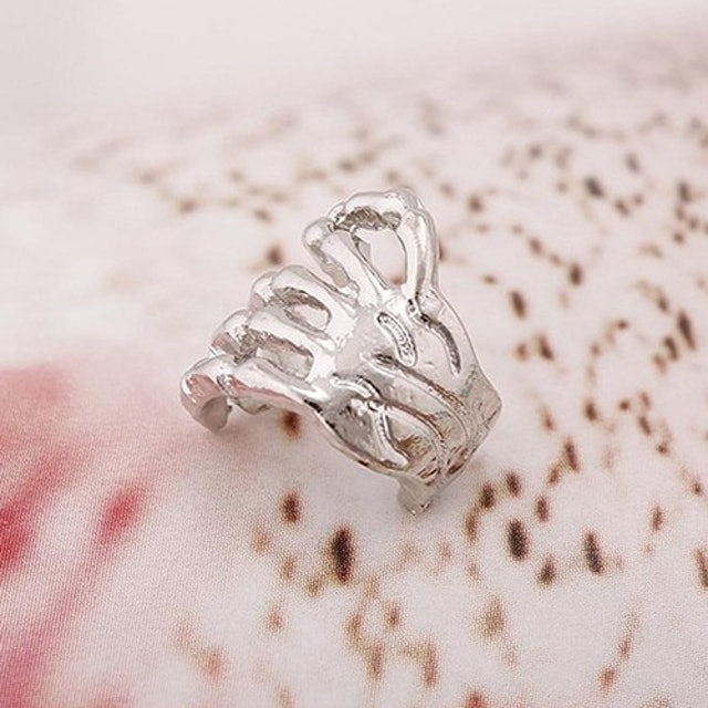  Skeleton Finger Ear Clip