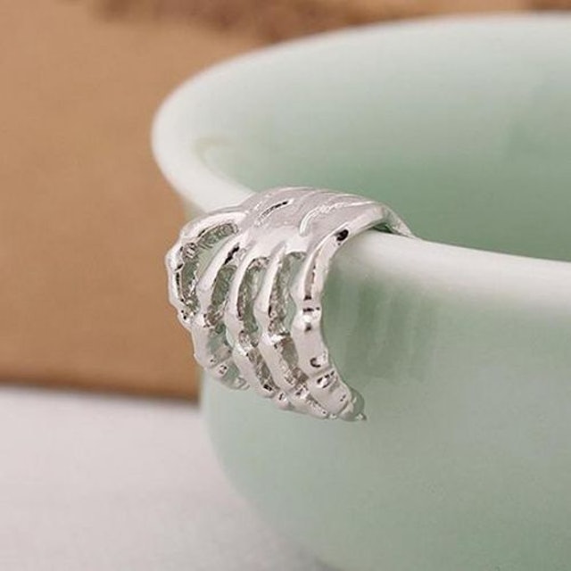  Skeleton Finger Ear Clip