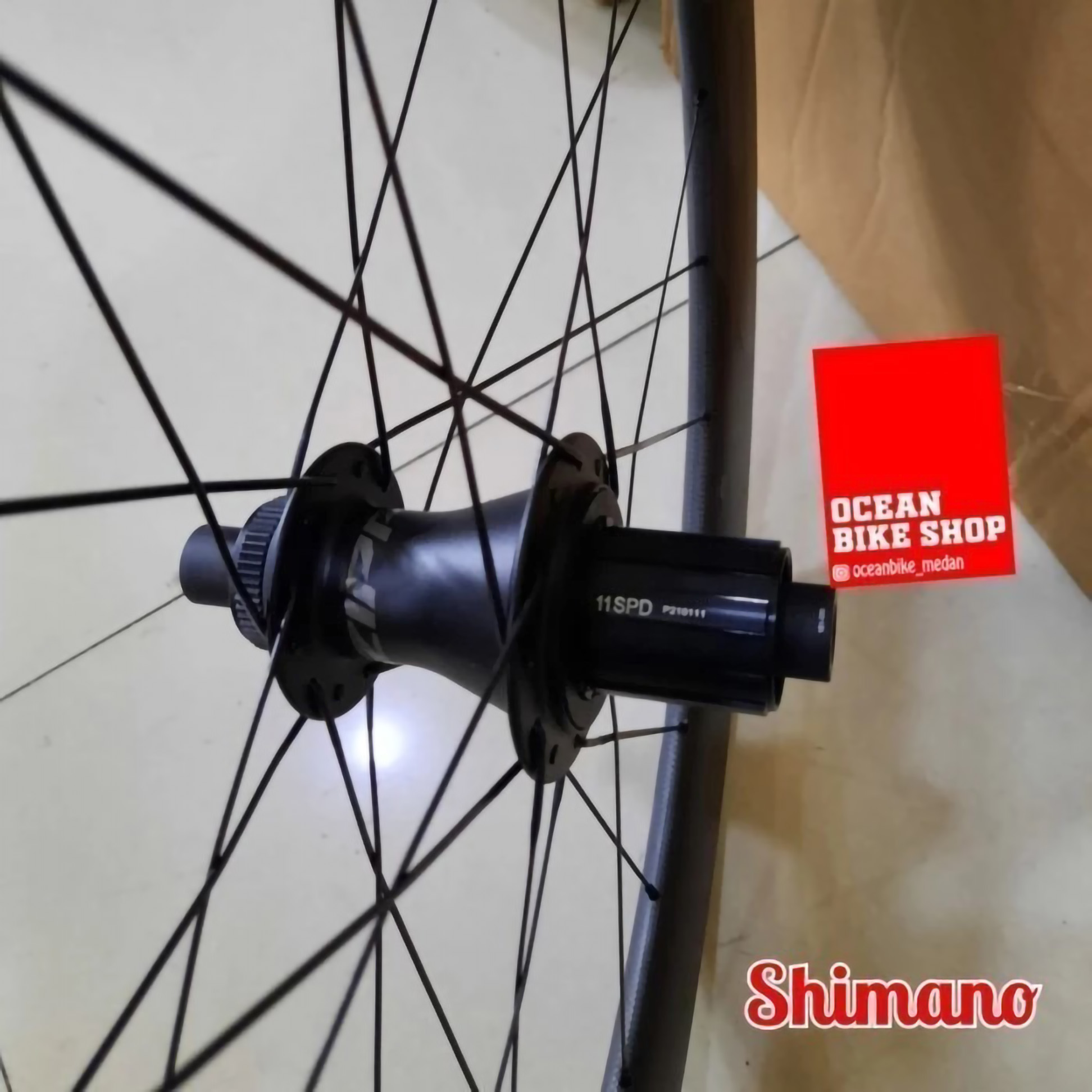 SRAM LLC Zipp Carbon 404 Firecrest Tubeless Disc Brake Centerlock Shimano Roadbike