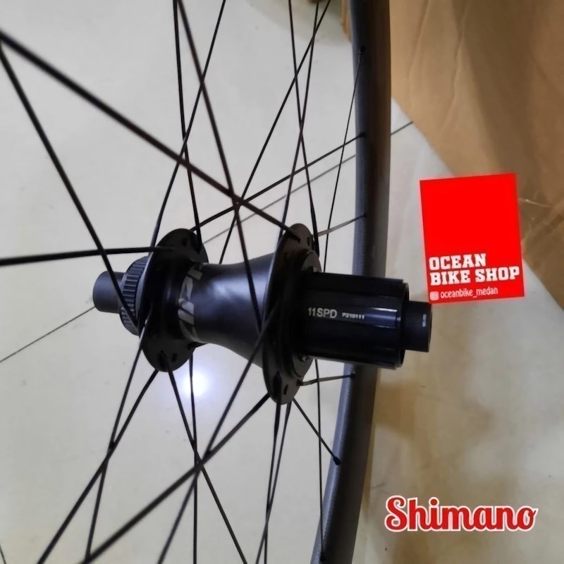 Zipp Carbon 404 Firecrest Tubeless Disc Brake Centerlock Shimano Roadbike 5