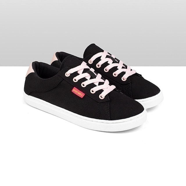 Geoff Max Delila Black Peach White