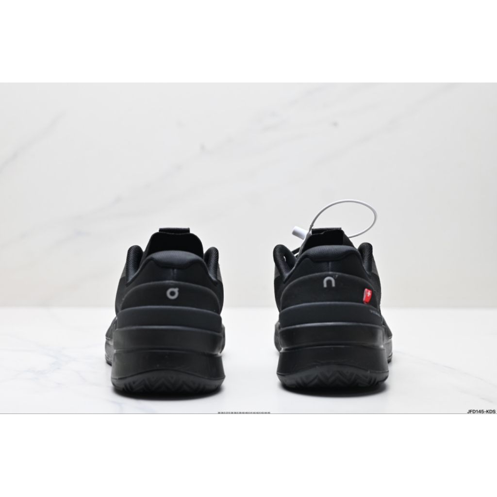 On The Roger Pro 2 All Black  4