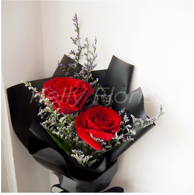 Kelly Florist Dangerously In Love (2 Tangkai Mawar dan Bunga Caspea)