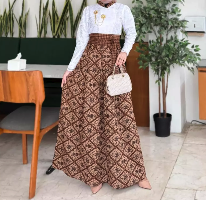 Queen Bee Fashion Dress Kebaya Janggan Brokat Kombinasi Batik 3
