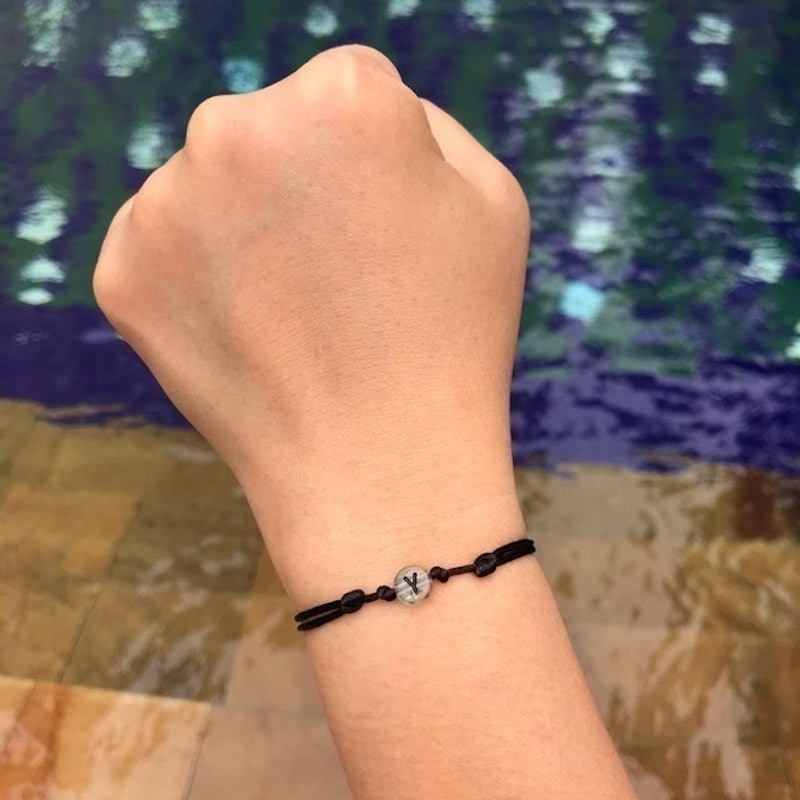 Gelang Huruf Bening Tali Satin 3