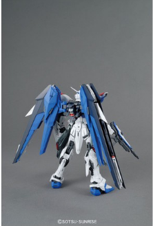 Bandai MG 1/100 Freedom Gundam (Ver. 2.0) 