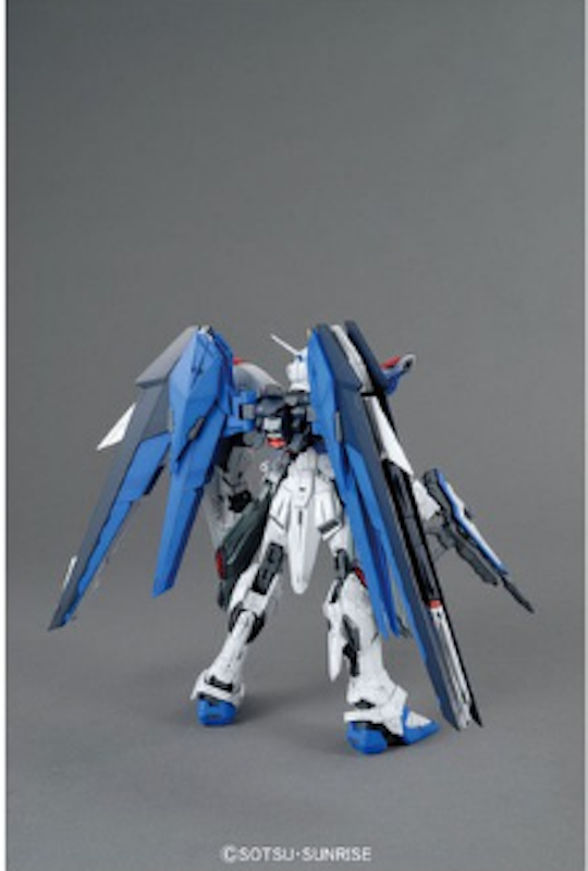 MG 1/100 Freedom Gundam (Ver. 2.0) 2