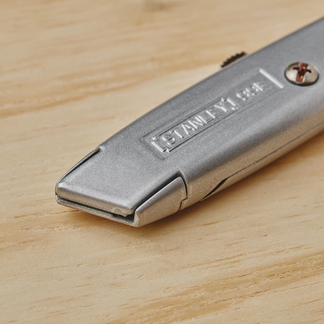 STANLEY 6 in Classic 99® Retractable Utility Knife 10-099