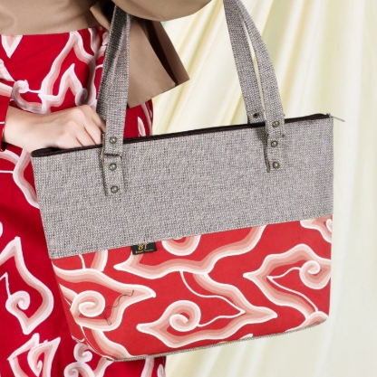 Batik Trusmi Tas Batik Wanita Motif Megamendung Kempit