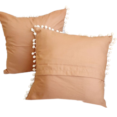 Sarung Bantal Sofa Pom-Pom