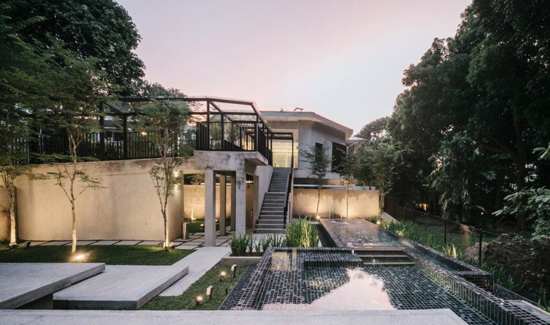  Lloyd's Inn Singapore