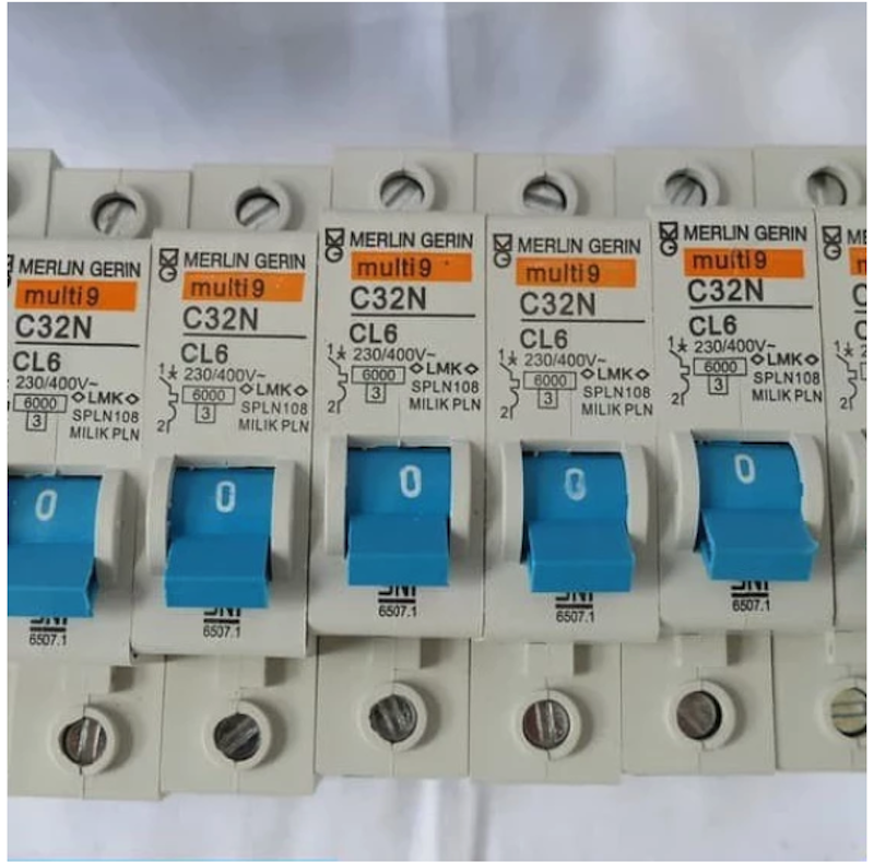 Merlin Gerin MCB Multi9 6 A CL6 4