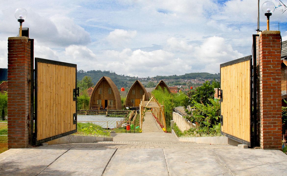  ChavaMinerva Bambu Villa