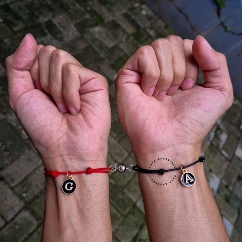 Gelang Magnet Couple Liontin Huruf Tali Tahan Air - ZBH X Circle Letter X Magnet 4