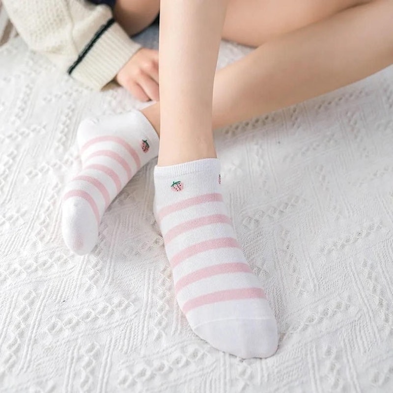 Kaos Kaki Motif Strawberry 5