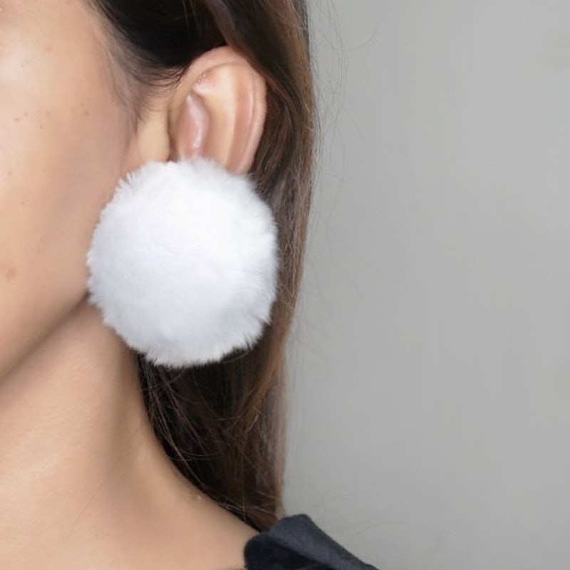 Pompom Ear Clip 02C718R 2