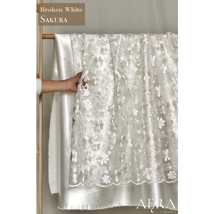 Kain Brokat Broken White
