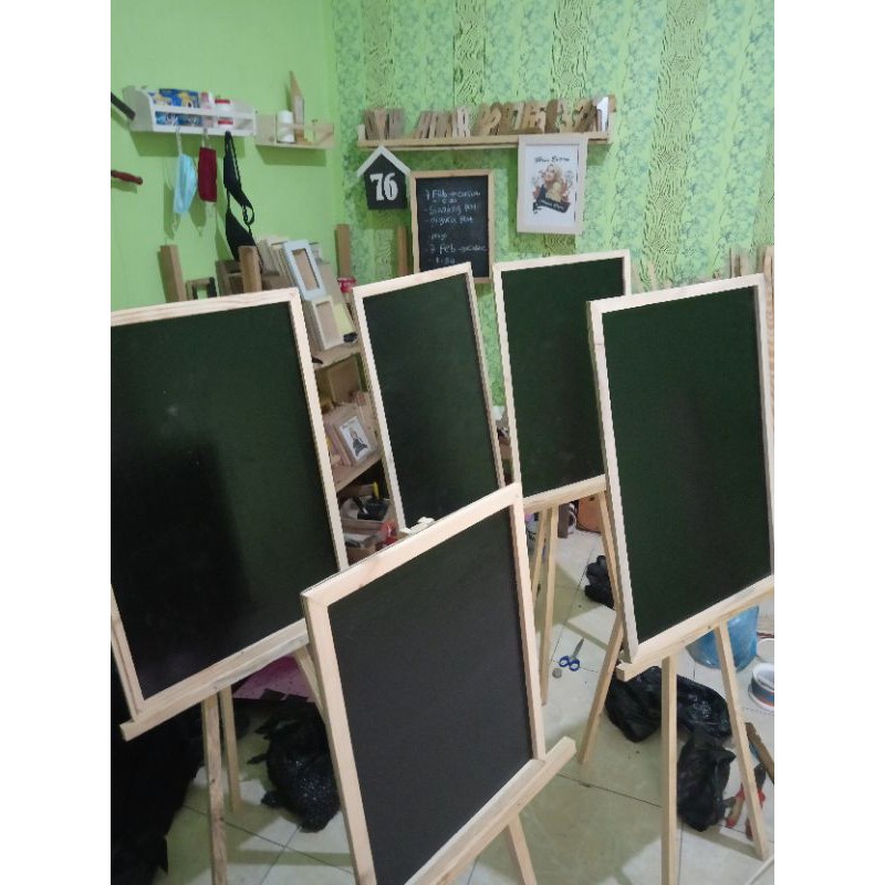  Papan Tulis Hitam Kapur Model Standing