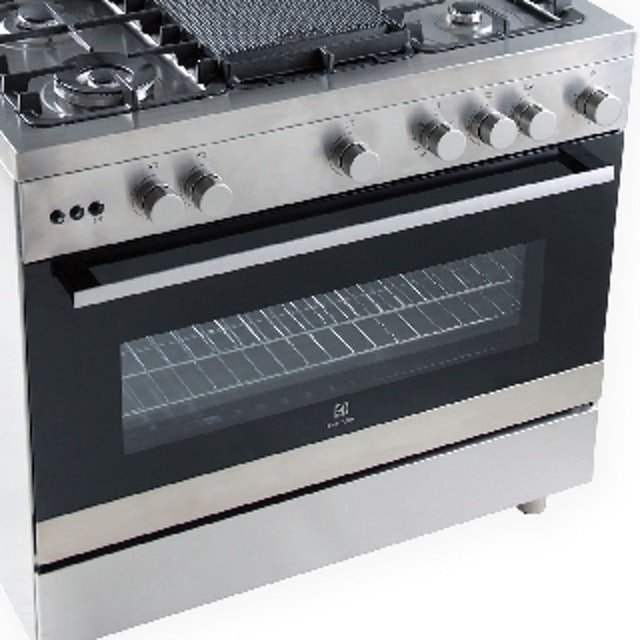 Electrolux Electrolux Kompor Freestanding UltimateTaste 500 90cm dengan Kompor Gas dan Oven Gas 130L EKG9688X