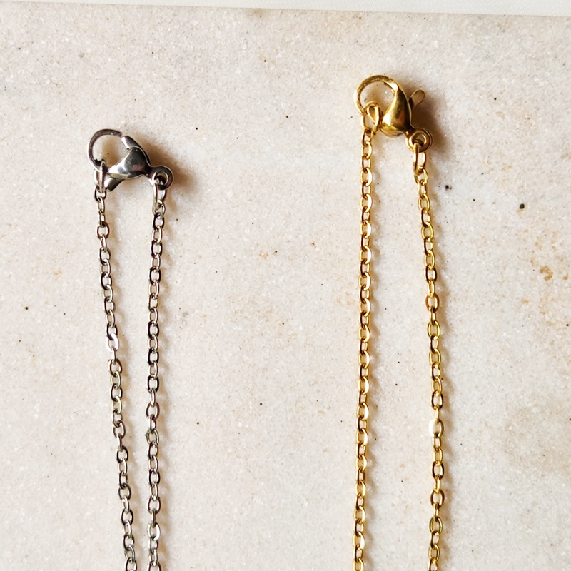 Nats Living Kalung Inisial dan Mutiara