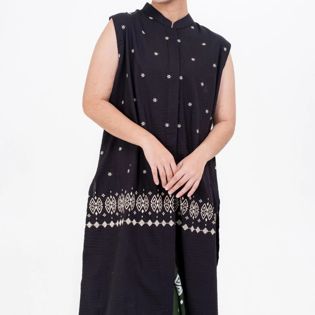 Le Khari  Le Khari Yoona Tunik