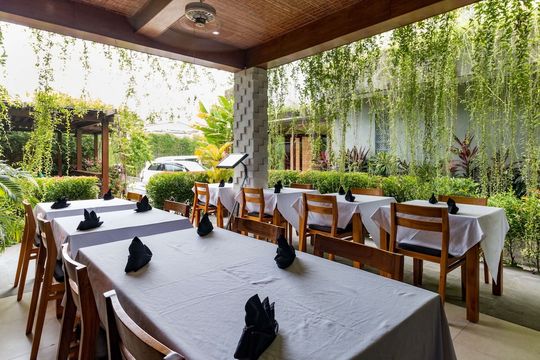 Aleesha Villas and Suites 5