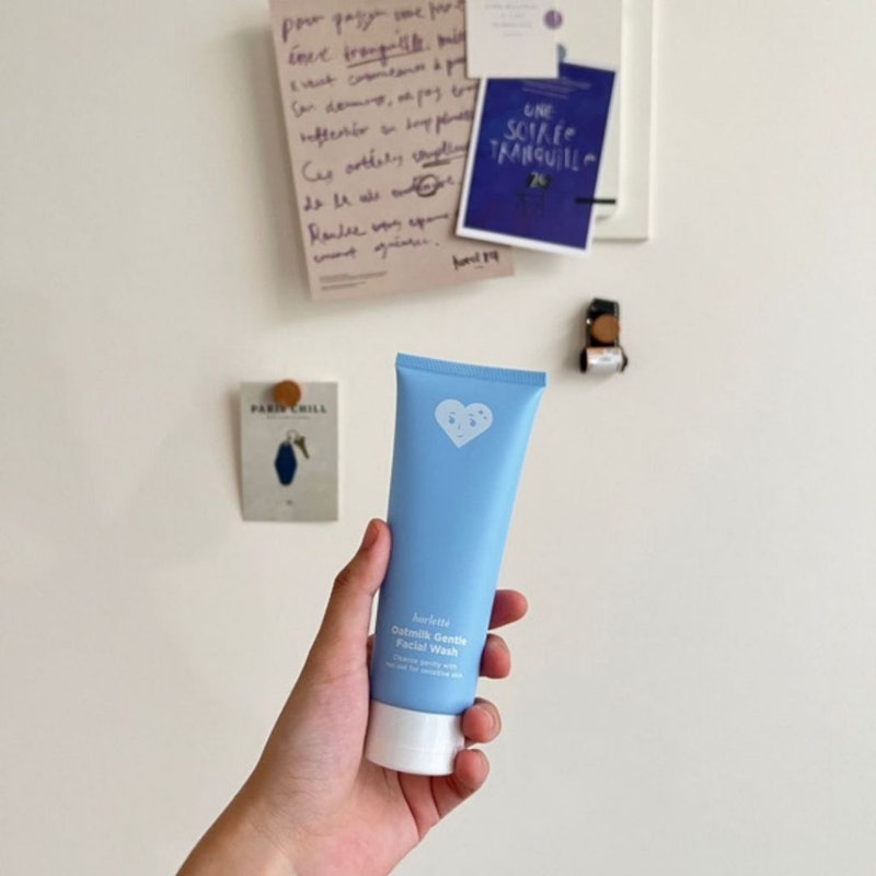 Harletté Oatmilk Gentle Facial Wash 4