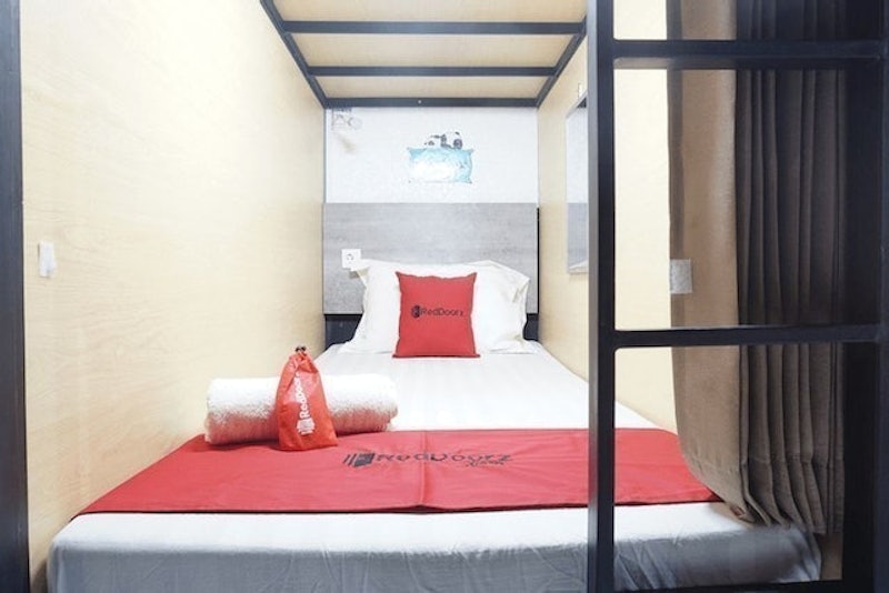 RedDoorz Hostel @ Borobudur Street 3