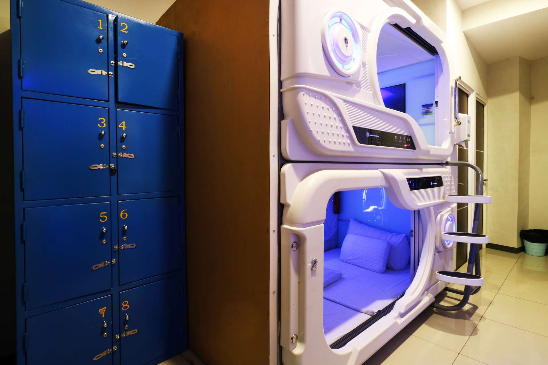 Tab Capsule Hotel - Kayoon Surabaya 4
