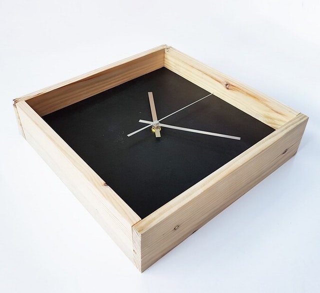 Nail Your Art  Jam Dinding Kayu Black Box