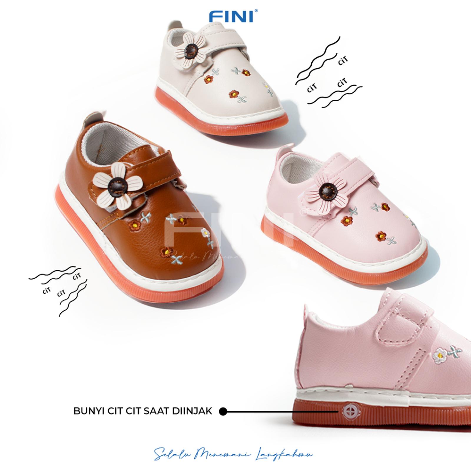 FINI Baby Girl Floral Squeak Shoes 5