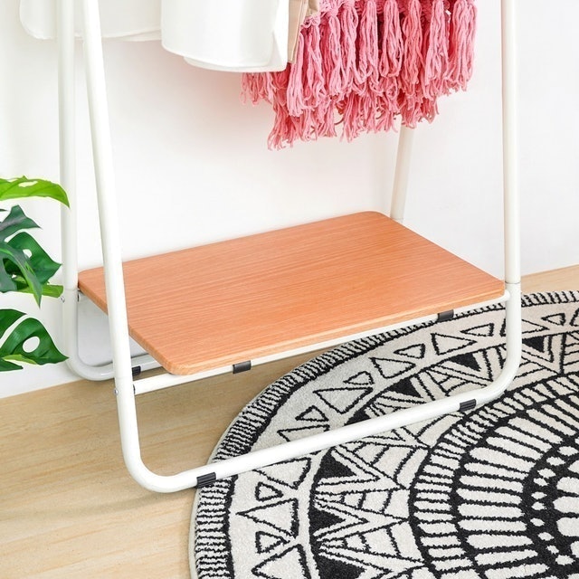 Informa Gantungan Pakaian Dengan Rak Kayu