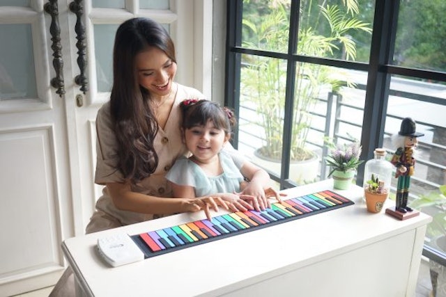 Hand Roll Piano 3