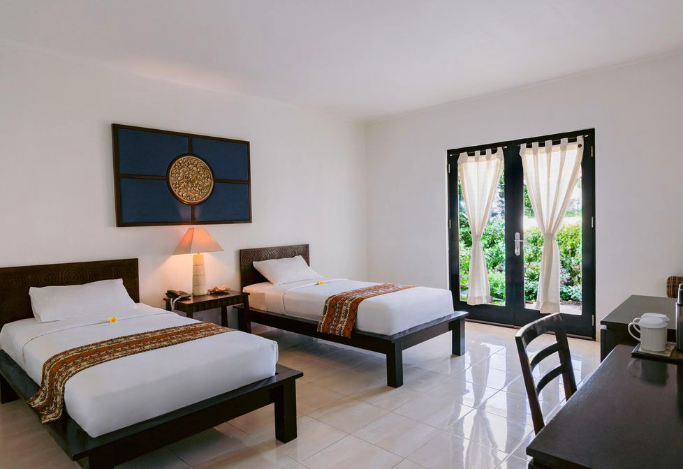 Legong Keraton Beach Hotel 4