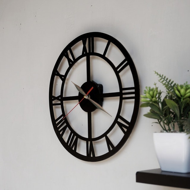 Familiving Jam Dinding Kayu Ukir