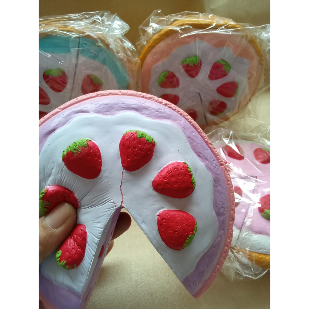 Squishy Chawa Strawberry Pie 3