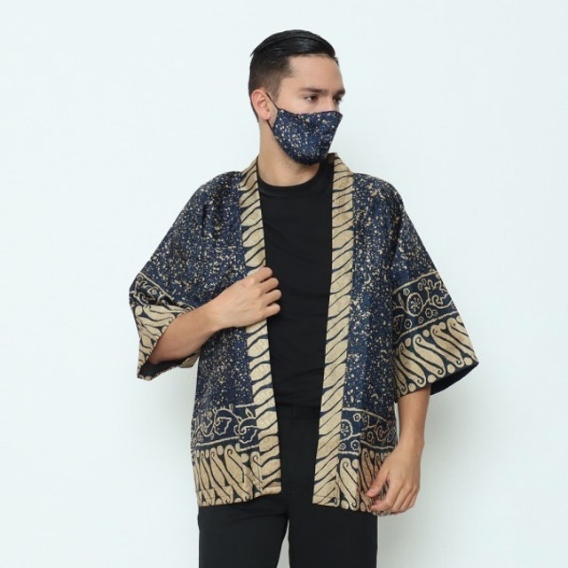 10 Rekomendasi Outer Batik untuk Pria Terbaik  1