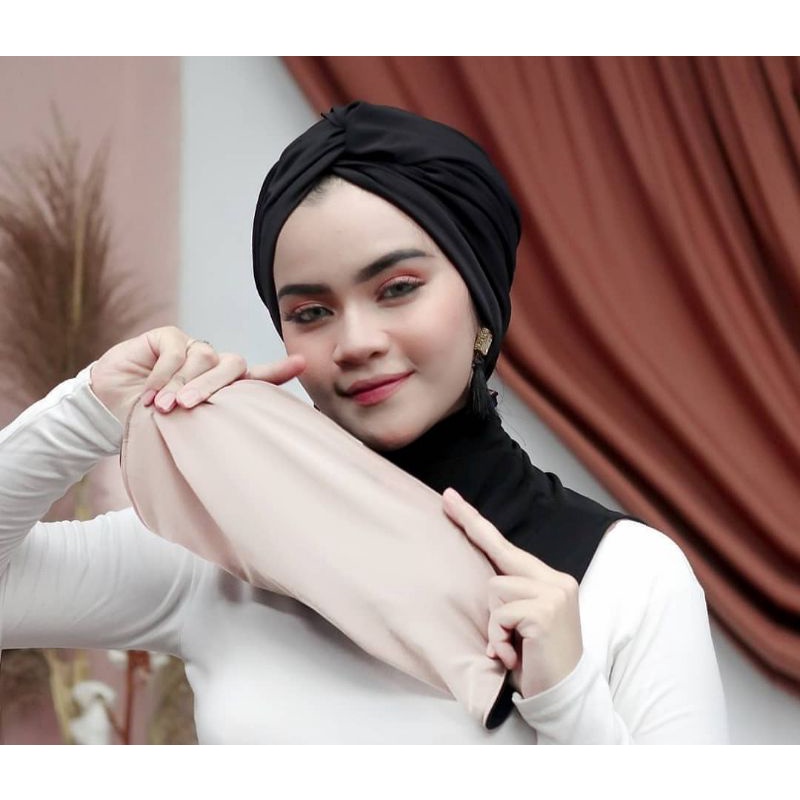 Winona Modest Carole Turtleneck Collar