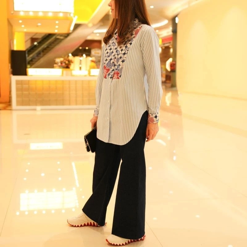  Sovinska Blouse Batik Tulis Salur Biru  B 151