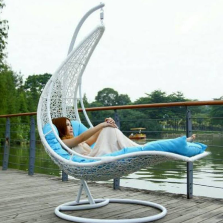  Kursi Ayunan Gantung Santai Rotan Sintetis