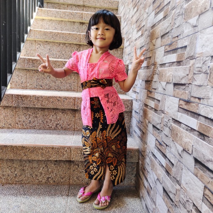 Kebaya Bayi Kutubaru Rok Span Panjang 